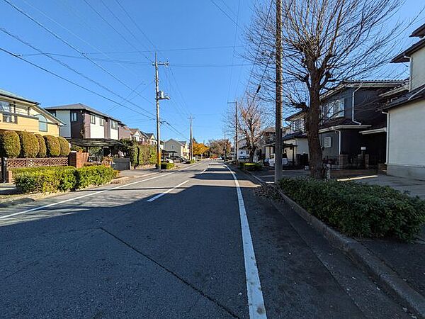 小学校徒歩4分　お子様がいるご家庭も安心の住環境です