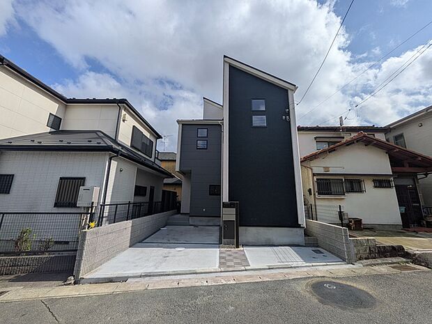 繰り返す地震に強い耐震等級3+制震ダンパーで、暮らしに安心を