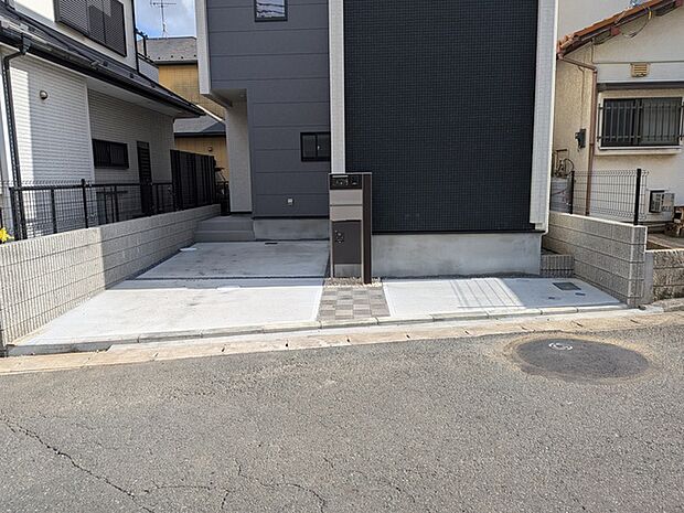 前面に駐車スペースございます