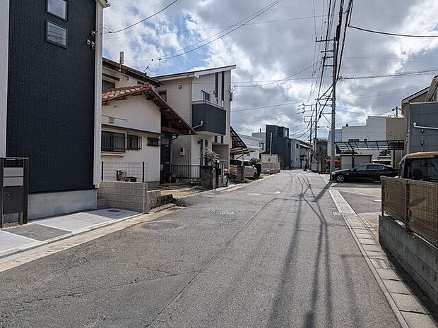 徒歩15分圏内で商業施設の利用が可能 小学校までは徒歩9分でお子様の通学も安心の距離です