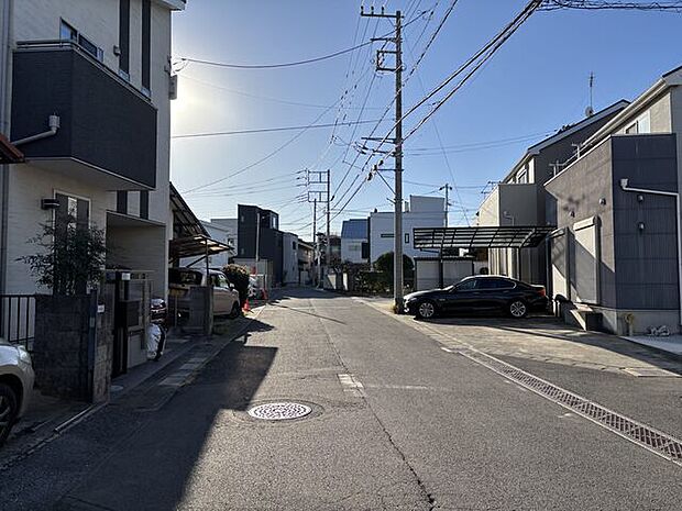 徒歩15分圏内で商業施設の利用が可能　小学校までは徒歩9分でお子様の通学も安心の距離です