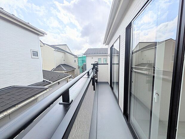 陽当たりの良い南バルコニー