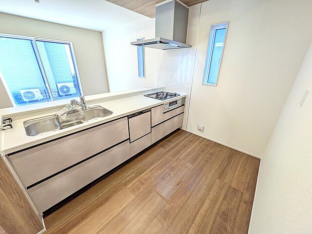 キッチンに立ちながらお部屋を見渡せる対面式キッチン