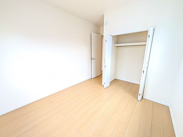 丈の長い衣類もラクラク収納ができます♪