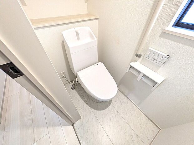 1階のトイレ　あると助かる手すり付き