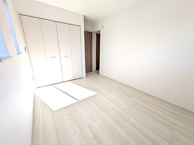 階段上がって奥の6帖の洋室