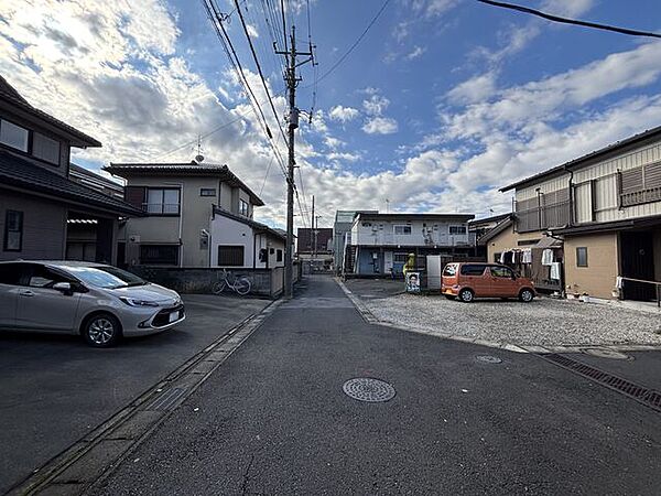 南西方向の道路の様子　子育て世帯にも優しい住環境です