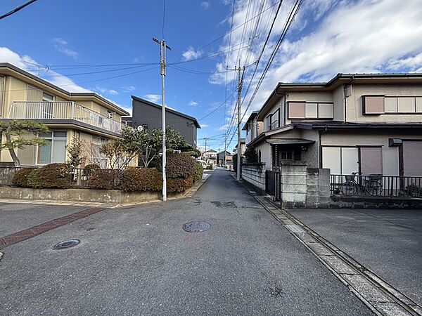 北東方向の道路の様子　「勝田台」駅徒歩11分