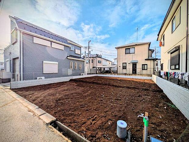 車は並列で2台駐車可能です！