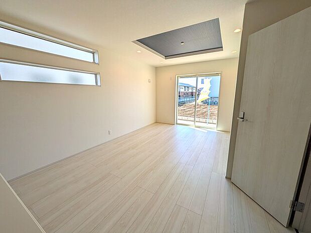 一部折上げ天井を用いた約17帖のLDK