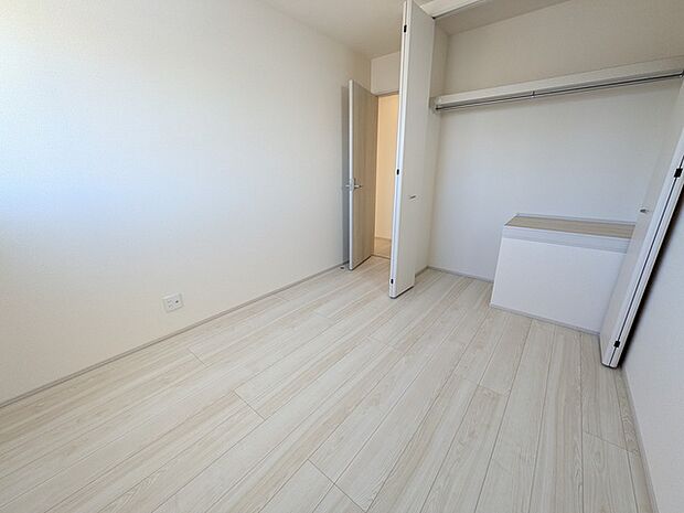 ハンガーパイプ付きのクローゼット