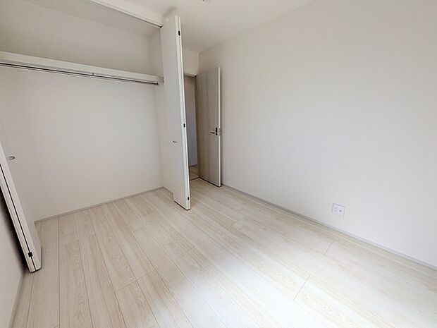 北東側約5.2帖の洋室