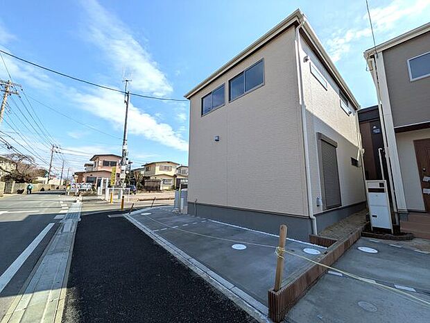 角地につき北東と北西の2方向に接道