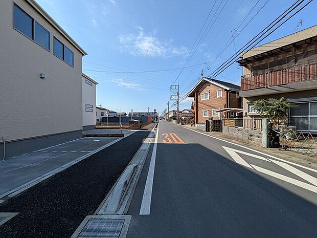 教育機関や商業施設、交通機関が身近に揃う便利な住環境です