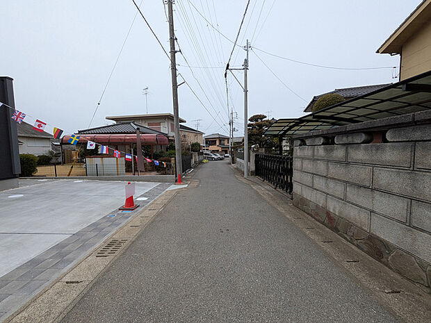 徒歩圏内に買い物施設が揃います