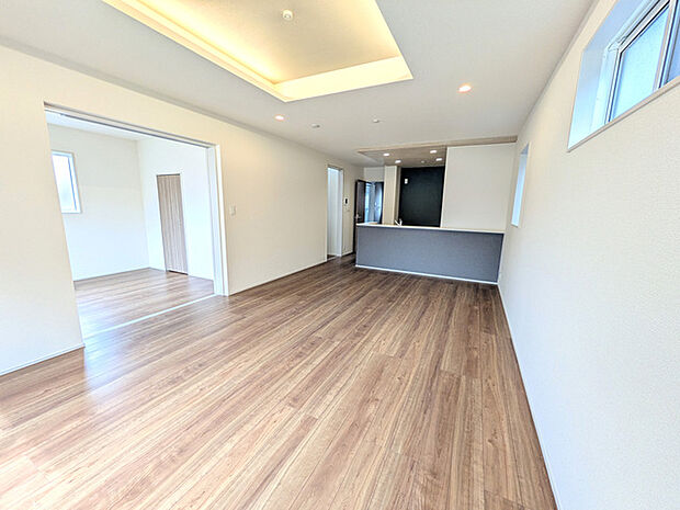 おしゃれな空間の折り上げ天井仕様リビング