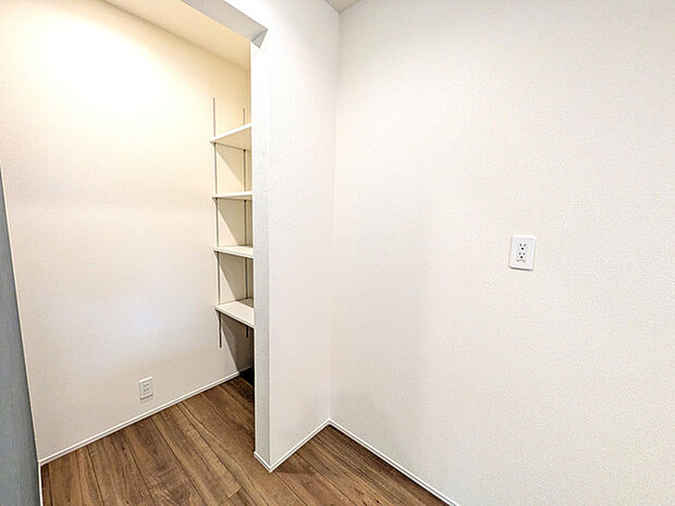 食品や日用品のストックをスッキリ収納◎