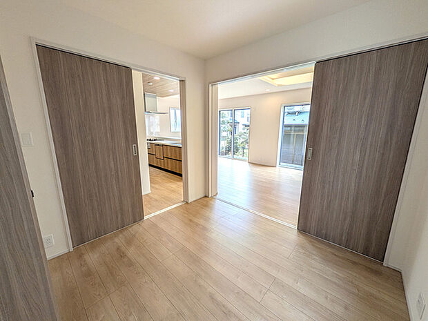 ドアを開放すればリビングとつながりを感じる空間に◎