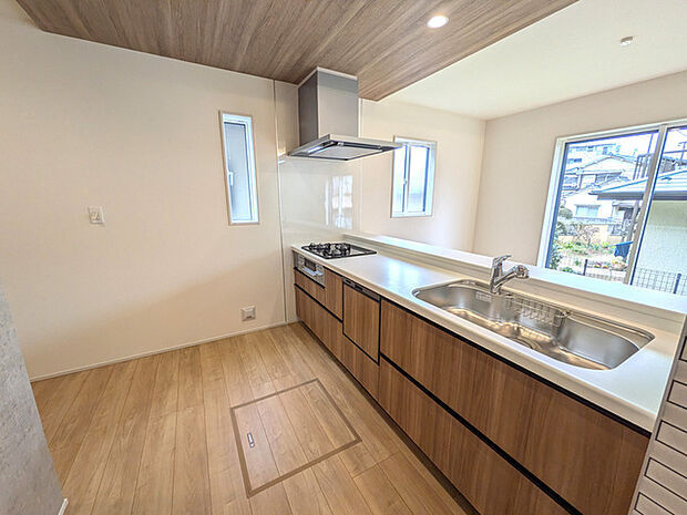 解放感のあるキッチンはうれしい設備が充実しています