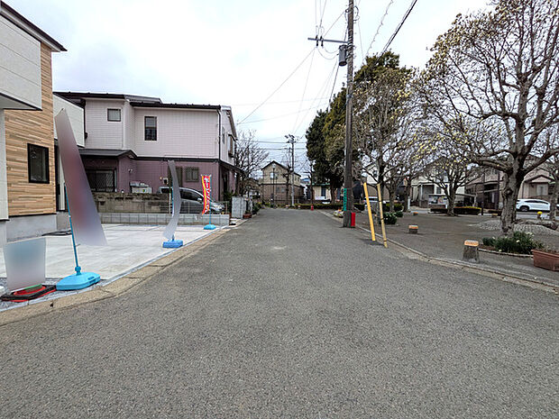 前面に公園があるのでお子様も安心して遊べます