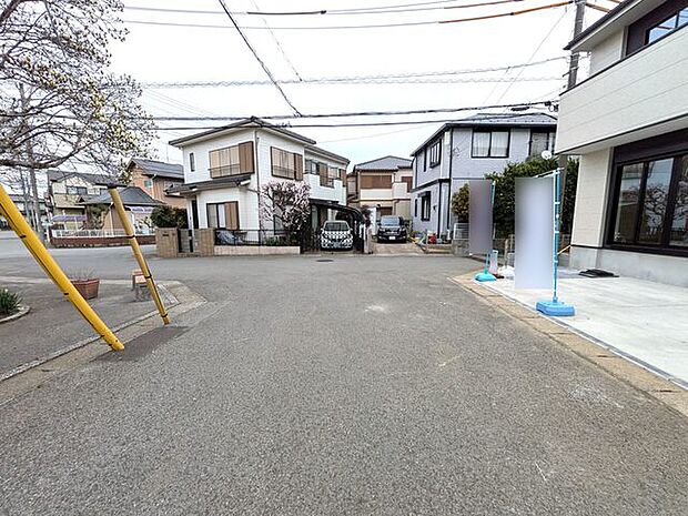 北西側約6m・北東側約4mの公道に接道