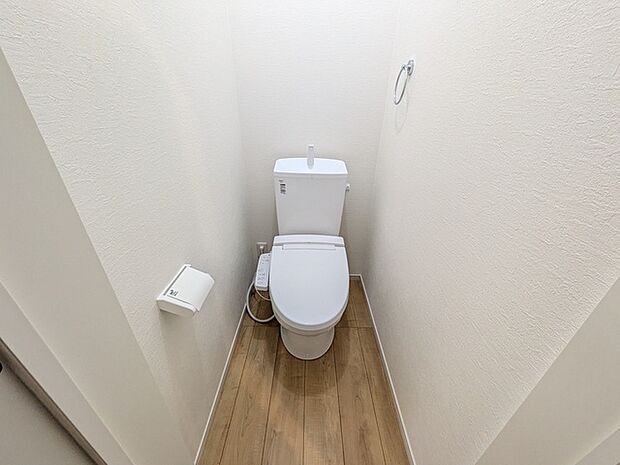 トイレは快適な温水洗浄機能付き