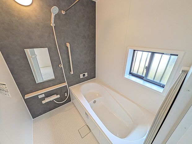 自然の風で換気可能な窓があります