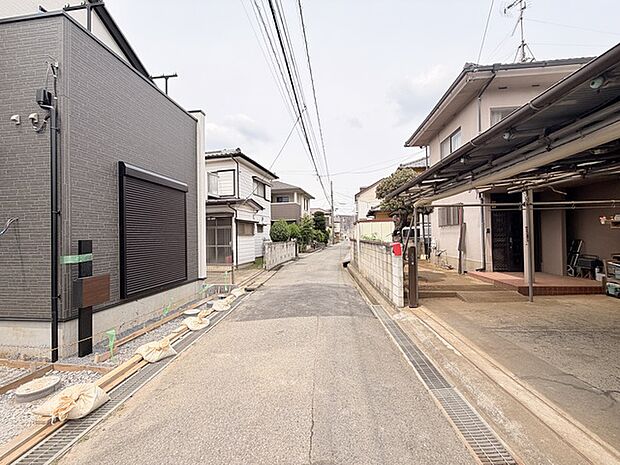 交通量の少ない閑静な住宅街です(令和7年10月12日)