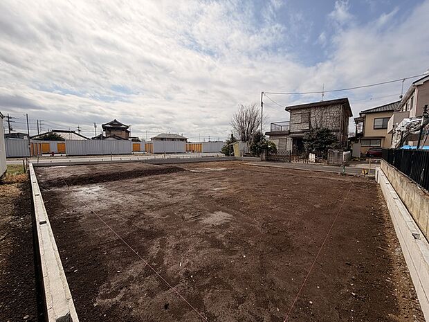 駐車スペースはゆったり3台分ございます(車種による)