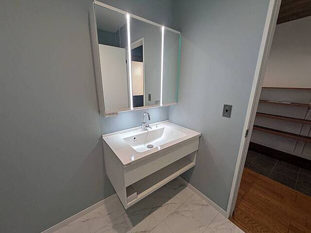 デザイン性・機能性どちらも備えた洗面化粧台