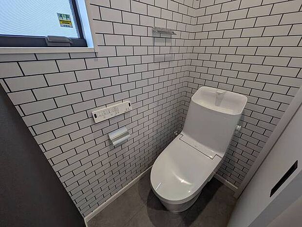 トイレは快適な温水洗浄機能付き