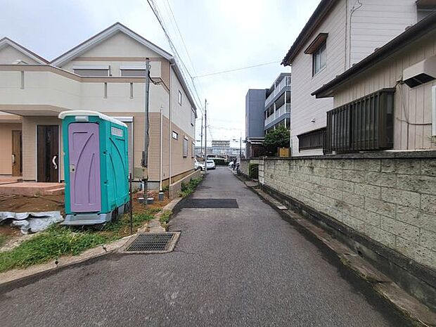 商業施設や小中学校も徒歩10分圏内に揃う利便性の良い物件です