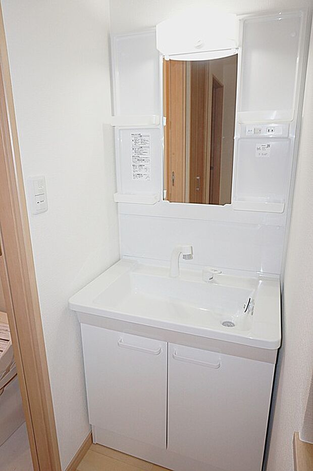 2階洗面台 慌ただしい朝もスムーズに身支度できます