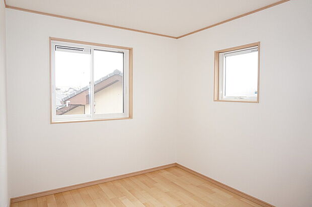 約6帖の洋室 2面採光で風通りも良好です