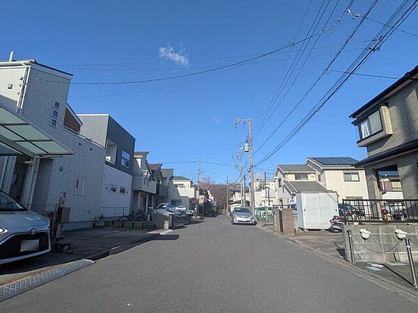 前面道路幅約6mで開放感あり◎