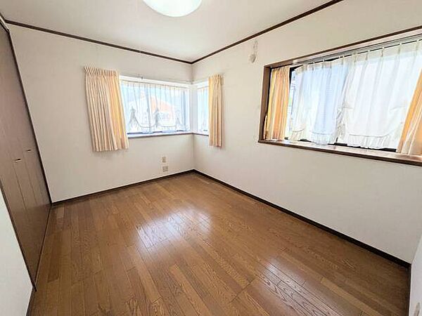 出窓付きの洋室約6帖