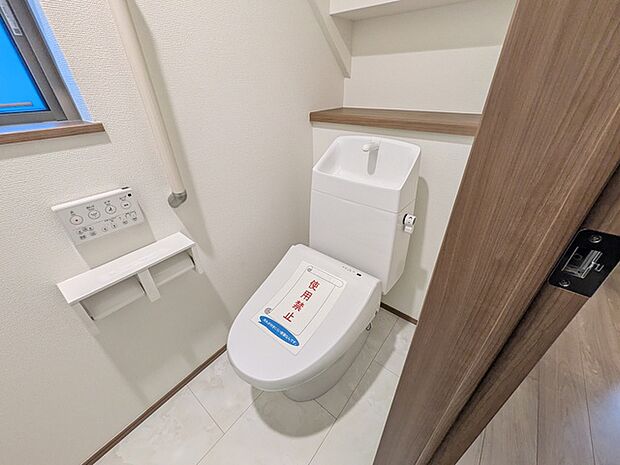 安全面考慮した手摺付きのお手洗い