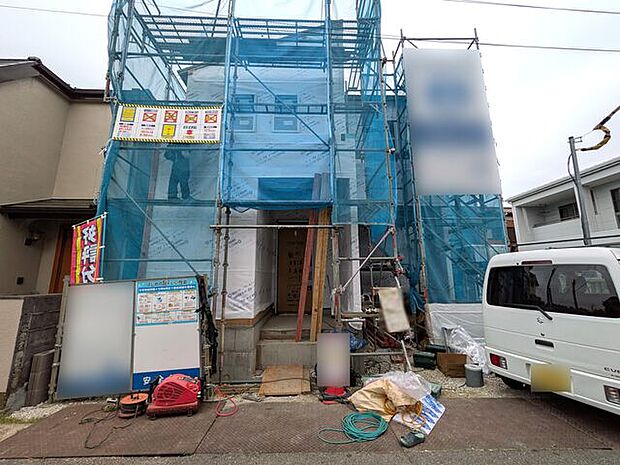 駐車スペース2台分(車種による)・ガレージ付き