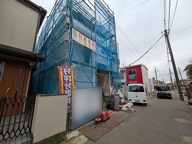 北東側幅員約4ｍの私道に約9.8ｍ接道