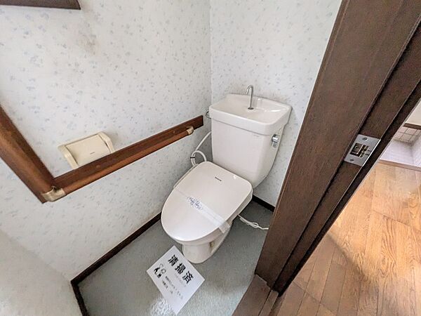 1階トイレは手すり付き　どなたでも安心して使用できます
