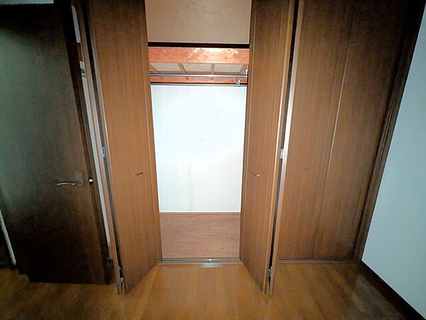 全居室収納設備付き