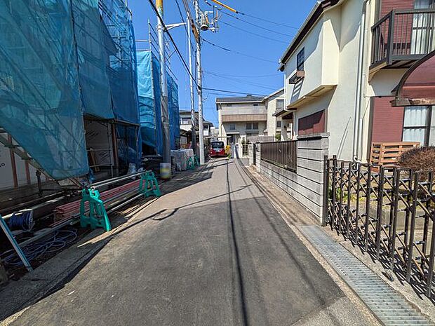 小学校徒歩2分　中学校徒歩8分