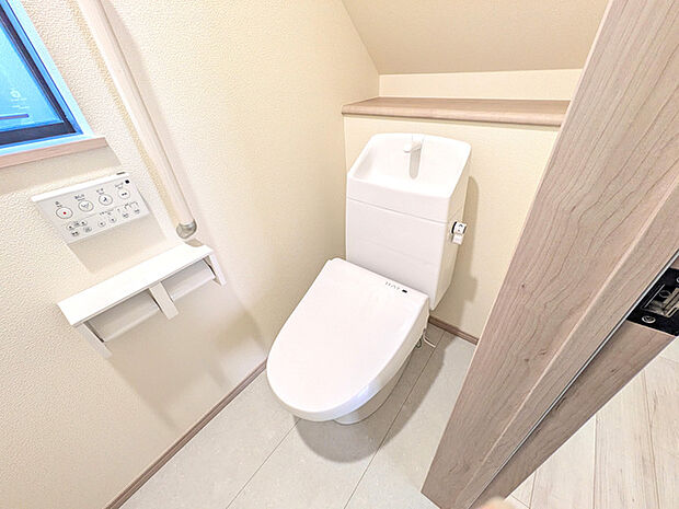 トイレは快適な温水洗浄機能付き
