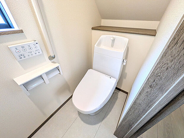 トイレは快適な温水洗浄機能付き