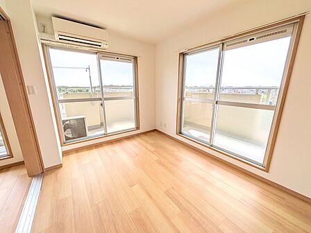 全部屋バルコニーに面する明るい住まい
