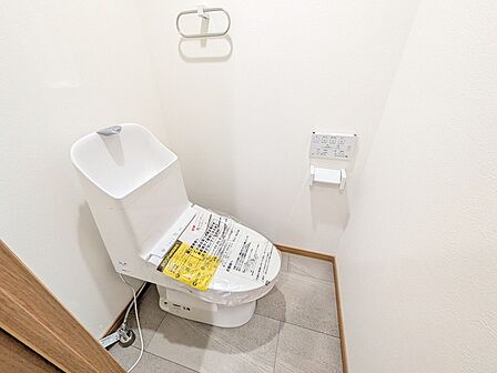 トイレは快適な温水洗浄機能付き