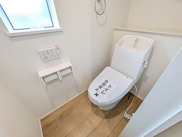 トイレは快適な温水洗浄機能付き