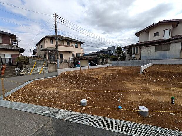開放的な角地に立地