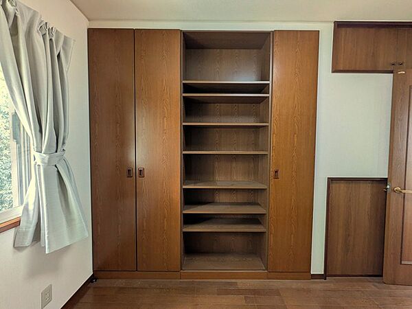全居室収納設備付き　荷物や小物類もしまえて室内をより広く使用できます