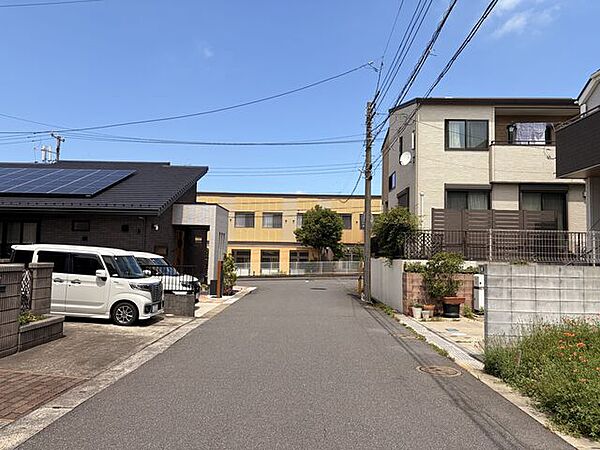 前面道路幅約6ｍ　交通量も少なく、見通しが良く駐車ラクラク！
